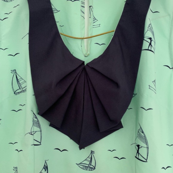 Yumi Peplum Sleeveless Blouse - Picture 4 of 5